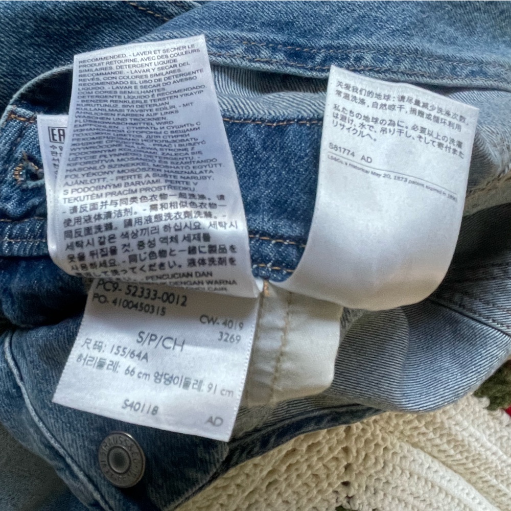 Levi’s Premium Vintage Shortalls - Denim Overall Shorts in Medium Wash - Picture 10 of 11